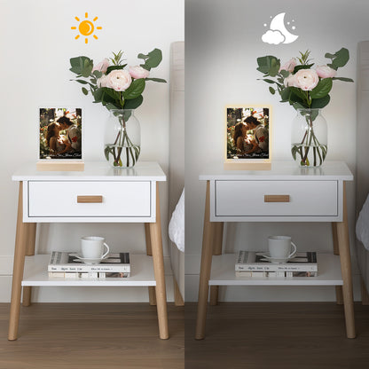 Personalisierter LED Bilderrahmen mit Foto, Holzständer und LED Sockel